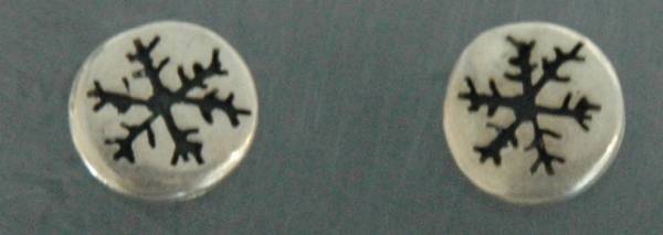 - a by Hart-Star Unlimited Jewellery, measuring 1 x 1 cm (H x W) £50